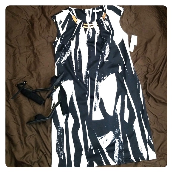 Dress - Picture 1 of 4